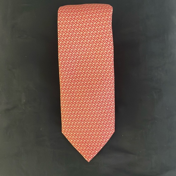 Vineyard Vines - basic pattern tie 100% silk - Picture 1 of 5